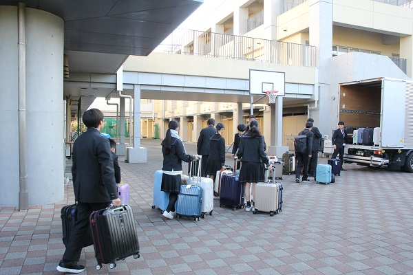 061112 中２研修旅行前日荷物 (15).JPG